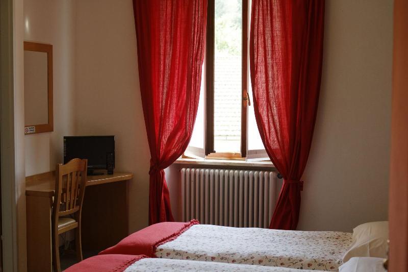Hotel Alpino Cuasso Al Monte エクステリア 写真