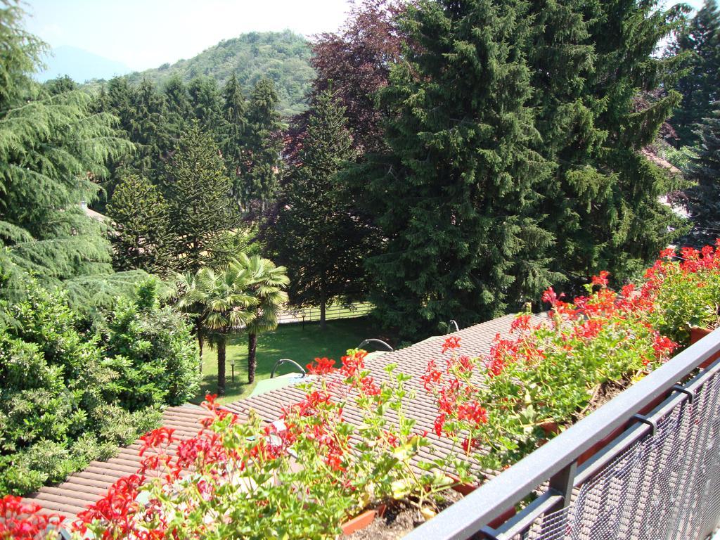 Hotel Alpino Cuasso Al Monte エクステリア 写真
