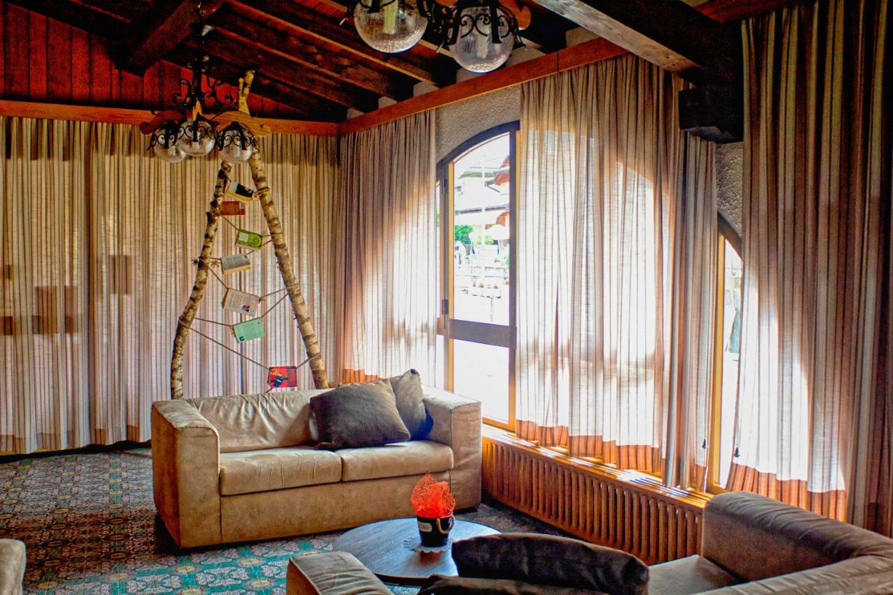 Hotel Alpino Cuasso Al Monte エクステリア 写真