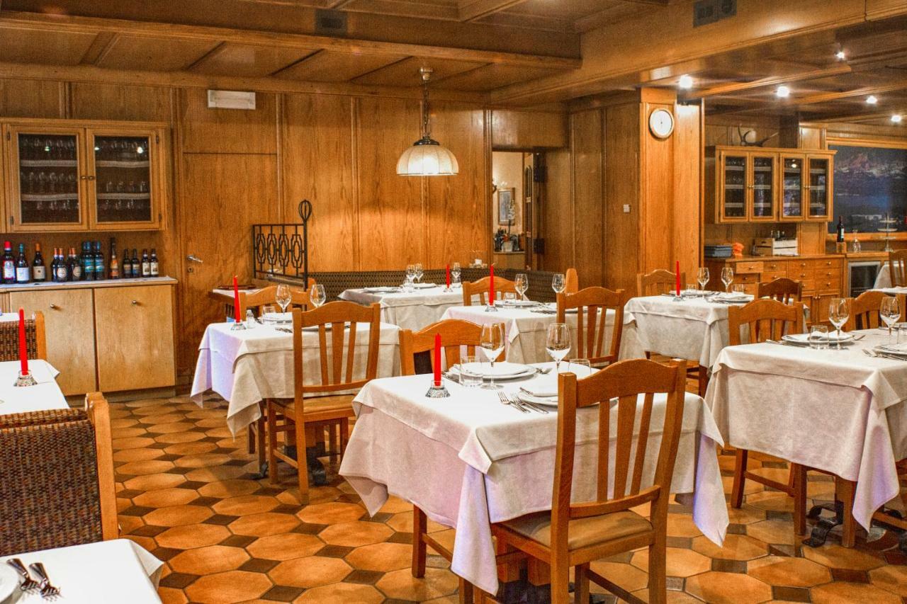 Hotel Alpino Cuasso Al Monte エクステリア 写真