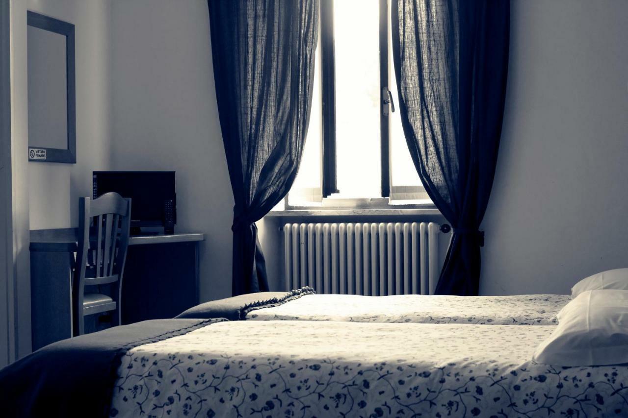 Hotel Alpino Cuasso Al Monte エクステリア 写真
